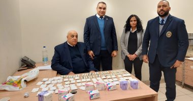 جمارك مطار القاهرة تحبط محاولتى تهريب عدد من الأقراص المخدرة والعبوات الدوائية