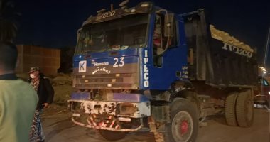 محافظ القليوبية يضبط سيارتين تلقيان مخلفات البناء بمحيط محطة معالجة الجبل الأصفر