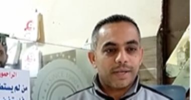 الراحمون يرحمهم الرحمن.. عمرو عمل مشروع وعلق لافتة "الطعام مجانا للفقراء"