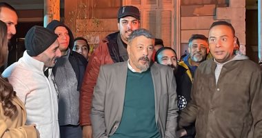 أسرة "شمس" تحتفل بعيد ميلاد عمرو عبد الجليل فى موقع التصوير (صور)