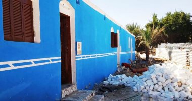محافظ أسوان يتابع إعادة إعمارة وإنشاء المنازل المتضررة من السيول .. صور
