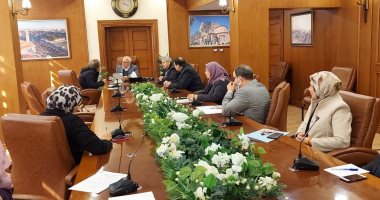 محافظ بورسعيد يتابع تطورات العمل بمحطة صرف صحى منطقة الاستثمار