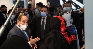 صور زيارة الرئيس السيسى لجناح "معرض مصر سيناء" بمنتدى شباب العالم
