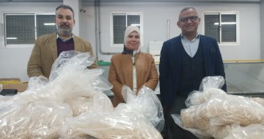 ضبط 130 كيلو من الأقراص المخدرة داخل طرود أثاث خشبى بمطار القاهرة.. صور