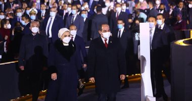 الرئيس السيسي والسيدة قرينته يصلان مقر مشروع النصب التذكارى لإحياء الإنسانية.. صور