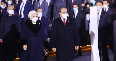 الرئيس السيسى يصل مقر الحفل الختامى لمنتدى شباب العالم.. صور