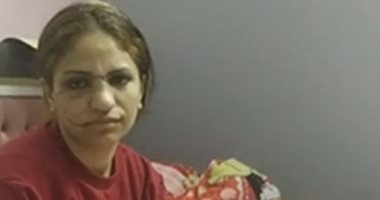 اختلف مع زوجته فقطع وجهها بسلاح أبيض بالوراق.. لايف       