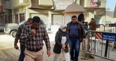 محافظ أسيوط يوجه بالمتابعة الميدانية لأعمال الرصف شوارع وميادين حى غرب.. صور