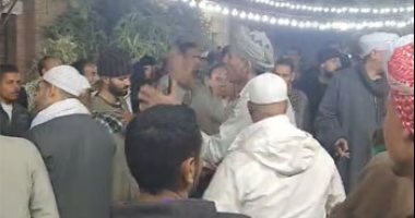 المئات يحتفلون بالليلة الختامية لمولد السيدة نفيسة .. فيديو