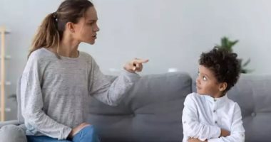 قبل ما تقولى سره لحد.. 5 آثار نفسية سيئة تترتب على إفشاء الأم لأسرار طفلها