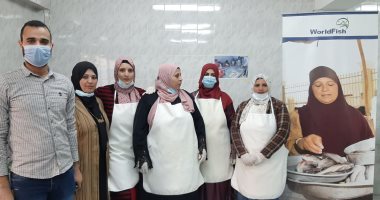 قصة نجاح شاب بدأ حياته بتجارة الدواجن وأصبح أشهر تاجر نعام بالغربية.. أحمد: اكتسبت الخبرة من أصحاب مزارع وبدأت المشروع بعدد قليل وتوسعت فى التربية والإنتاج.. وسعر كيلو اللحم 250 جنيها وكيلو الريش بـ 1700 جنيه 