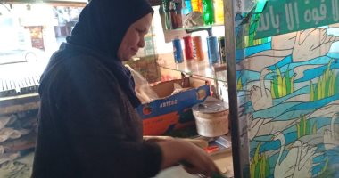 كفاح سيدة.. أم محمد من الإسكندرية تصنع السندوتشات وتكمل مسيرة زوجها الراحل "لايف"