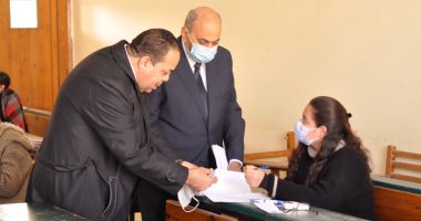 رئيس جامعة المنيا يتفقد امتحانات "التربية والعلوم" والاختبارات الإلكترونية لـ"الصيدلة"