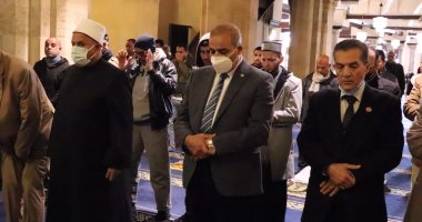 قيادات الأزهر يتقدمون المصلين فى صلاة الجنازة على عميد كلية الشريعة السابق