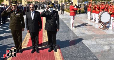 في العيد القومى الـ 51.. أسوان توقد شعلة الاحتفال بذكرى افتتاح السد العالى.. المحافظ و3 محافظين سابقين يحضرون المناسبة ويتفقدون مشروعات التطوير.. اللواء أشرف عطية يضع إكليل الزهور على النصب التذكارى للشهداء