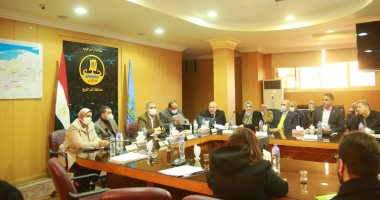 محافظ كفر الشيخ يوجه رؤساء المدن بالتواجد بالشوارع لرفع مياه الأمطار 