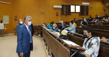 رئيس جامعة جنوب الوادى يتفقد الامتحانات بـ 10 كليات 