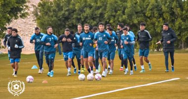 الإسماعيلي يواصل استعداداته لمواجهة الأهلى.. وبراون يحاضر اللاعبين.. صور