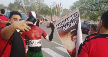 كاميرونى يشجع محمد صلاح أمام غينيا بيساو