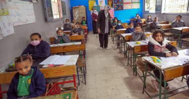 تلاميذ الصف الرابع الابتدائى يؤدون اختبار اللغة الإنجليزية بتقييمات أبريل  
