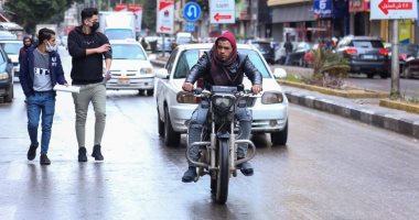 طقس بارد وسقوط أمطار خفيفة على شوارع القاهرة والجيزة
