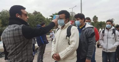 تطبيق الإجراءات الاحترازية على طلاب أولى ثانوى بامتحان الترم الأول.. صور