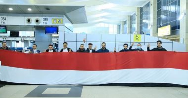 الأعلام والطبل والزى البدوى أبرز ملامح الجماهير قبل السفر للكاميرون.. صور