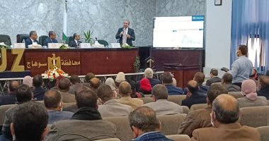 محافظ سوهاج ورئيس مجلس إدارة البورصة يفتتحان مؤتمر "البورصة للتنمية".. صور