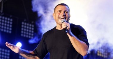هل يكشف عمرو دياب تفاصيل اختفاء أغانيه غدا؟