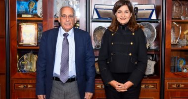 وزيرة الهجرة تلتقى خبيرا مصريا بالخارج لبحث التعاون فى توطين البرمجيات الهندسية