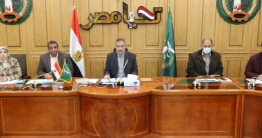 محافظ المنوفية يناقش نسب تنفيذ خطة رصف الطرق ويشدد على تسريع الأداء
