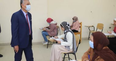 رئيس جامعة جنوب الوادى يشدد على تطبيق الإجراءات الاحترازية بلجان الامتحانات