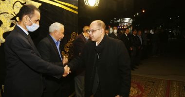 نقيب الصحفيين وأكرم القصاص يؤديان واجب العزاء فى وائل الإبراشي.. صور
