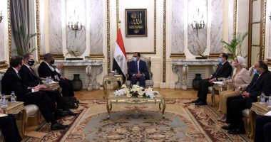 رئيس الوزراء يلتقى رئيس الدورة الـ26 لمؤتمر تغير المناخ لبحث التعاون فى إطار استضافة مصر للدورة 27.. مدبولى: مصر تتطلع للبناء على ما تحقق فى جلاسكو وترجمة التعهدات لأفعال ملموسة.. ألوك شارما يؤكد دعم بلاده لمصر