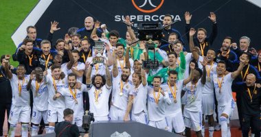 مراسم تتويج ريال مدريد بلقب كأس السوبر الإسبانى.. فيديو وصور