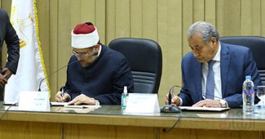 "التموين" تعلن مد وزارة الأوقاف بـ 1000 طن لحوم لتوزيعها على الأسر الفقيرة..  الوزارتان وقعتا على 3 بروتوكولات لتوفير اللحوم طوال العام.. صكوك الأضاحى للحوم السودانية بـ 2200 جنيه و3800 للبلدى