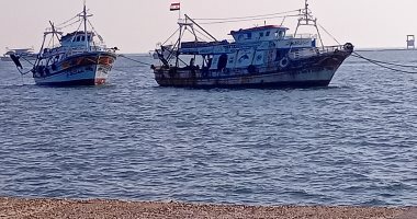 توقف حركة الصيد بميناء بورسعيد لارتفاع أمواج المتوسط تزامنا مع سوء الأحوال الجوية