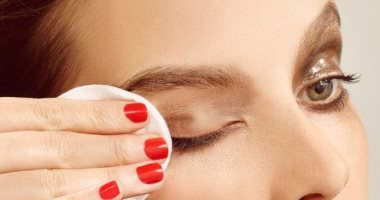 وصفات طبيعية لإزالة مكياج العيون فى المنزل.. مش هتحتاجى تشترى من بره