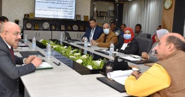 محافظ أسوان: الإسراع فى طرح المشروعات الاستثمارية الجاهزة