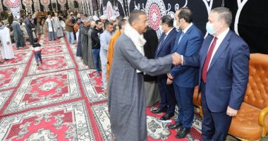 محافظ المنوفية يتلقي واجب العزاء في شهداء عزبة التفتيش.. فيديو