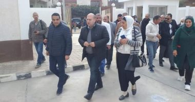 نائب محافظ الجيزة يطالب بسرعة تسليم مشروعات الصرف والسوق الحضارى الجديد بالعياط