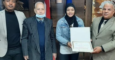 وكيل تعليم دمياط يستقبل الرباعية العالمية "نعمة سعيد"