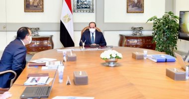 هدايا الرئيس السيسى فى 2022.. رفع الحد الأدنى للأجور لـ2700 جنيه وإقرار علاوتين بـ8 مليارات جنيه.. تعيين 30 ألف مدرس سنويا لمدة 5 سنوات.. و1.5 مليار جنيه لتمويل حافز الجودة الإضافى لأعضاء هيئة التدريس بالجامعات