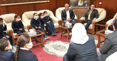 مدرسة النيل المصرية الدولية تكرم رئيس جامعة الأقصر لجهوده فى خدمة المجتمع.. صور