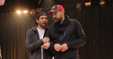 حسن الرداد وعمرو يوسف فى بروفات مسرحية "كازانوفا".. صور