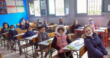 طلاب الرابع الابتدائى يؤدون امتحان اللغة الإنجليزية وسط إجراءات احترازية