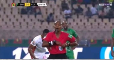 طرائف أمم أفريقيا.. الحكمة ساليما تتفاجئ بضياع الكارت الأصفر ولاعب غينيا ينقذها