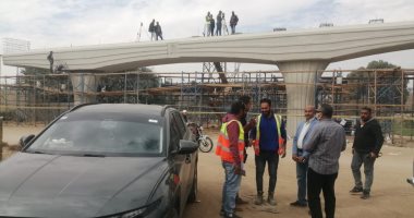 رئيس مدينة الأقصر يتفقد العمل بكوبرى نجع الحامدين.. صور