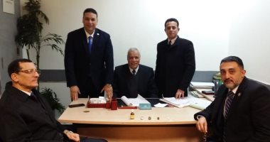 جمارك مطار القاهرة تحبط محاولتى تهريب كمية من النقد الأجنبى والمخدرات