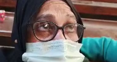 أم قاتل شقيقته لقاضي محاكمته: ما تحرمنيش منه سيبه سندى فى الحياة